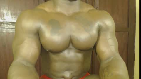 musclegod23 online show from November 5, 9:20 am