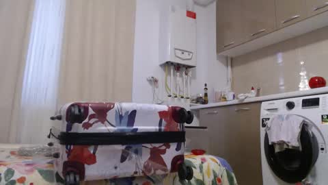 MusclesQueen online show from December 5, 2:11 pm