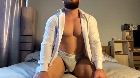 Snapshot of muscularjuggler chatting on December 16, 4:39 am muscularjuggler online show from December 16, 4:39 am