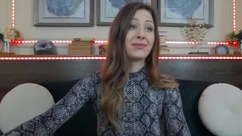 Luna  online show from January 10, 7:59 pm