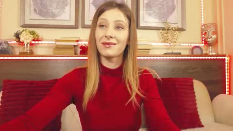 Luna  online show from February 23, 7:11 pm