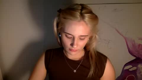 Snapshot of musescorner chatting on November 6, 6:31 pm musescorner online show from November 6, 6:31 pm