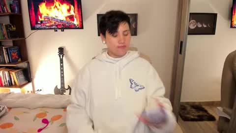 Snapshot of musicayluna chatting on December 1, 9:25 am VALENTINA Luna online show from December 1, 9:25 am