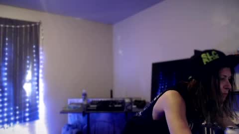 ghost mantis online show from April 29, 12:48 am