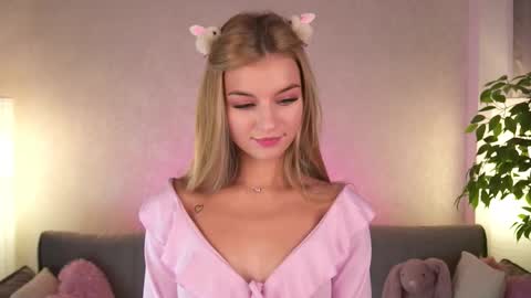 Snapshot of my_little_pollly chatting on September 25, 3:16 pm Polly online show from September 25, 3:16 pm