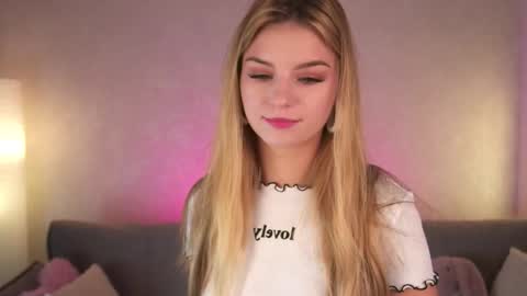 Snapshot of my_little_pollly chatting on November 4, 3:44 pm Polly online show from November 4, 3:44 pm