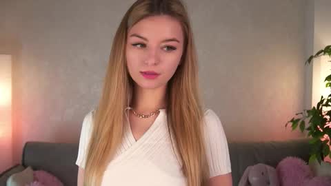 Snapshot of my_little_pollly chatting on February 4, 1:17 pm Polly online show from February 4, 1:17 pm