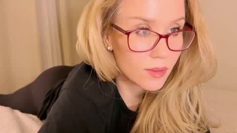 Mya-be Yours P online show from January 14, 9:30 pm