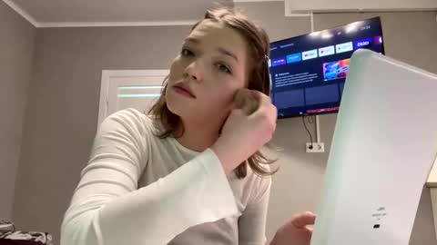 Amlie online show from November 8, 5:23 pm