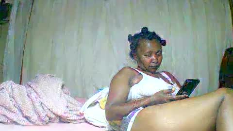 Snapshot of mylindasweet chatting on February 1, 7:13 pm linda online show from February 1, 7:13 pm