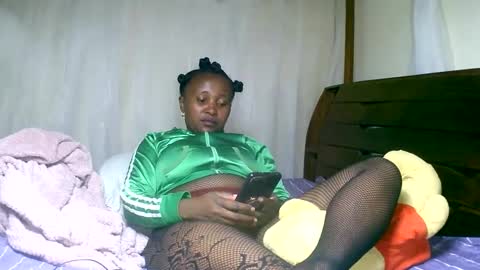 Snapshot of mylindasweet chatting on February 15, 4:23 pm linda online show from February 15, 4:23 pm