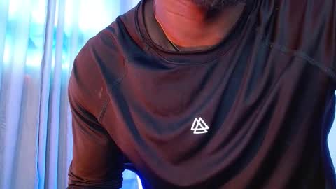 Snapshot of mylowallacee chatting on December 4, 8:50 pm Mylo Wallace online show from December 4, 8:50 pm