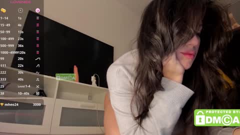 hey its Mel online show from February 20, 9:44 am