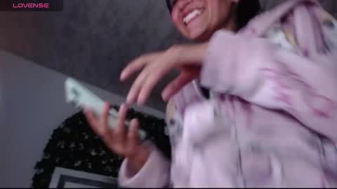 Snapshot of myomi_nix chatting on December 15, 3:00 am myomi online show from December 15, 3:00 am