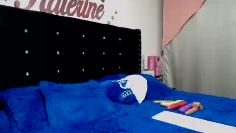 Snapshot of myrandafliiers chatting on November 19, 1:05 am myranda online show from November 19, 1:05 am