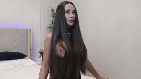 Snapshot of myriamfox_ chatting on December 1, 9:25 am Miryam online show from December 1, 9:25 am