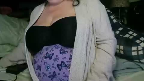 Snapshot of mysteriouswoman18 chatting on October 18, 3:31 am mysteriouswoman18 online show from October 18, 3:31 am