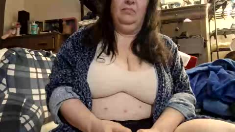 Snapshot of mysteriouswoman18 chatting on December 1, 12:37 am mysteriouswoman18 online show from December 1, 12:37 am