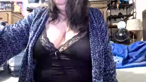 Snapshot of mysteriouswoman18 chatting on December 1, 3:06 pm mysteriouswoman18 online show from December 1, 3:06 pm