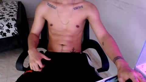 Snapshot of mysteryboy_thin16 chatting on December 17, 9:49 pm mysteryboy_thin16 online show from December 17, 9:49 pm