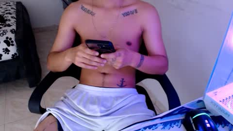 Snapshot of mysteryboy_thin16 chatting on December 19, 8:44 pm mysteryboy_thin16 online show from December 19, 8:44 pm