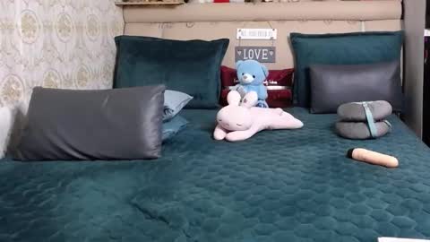 Snapshot of mysteryroom chatting on December 4, 10:18 pm Shine online show from December 4, 10:18 pm