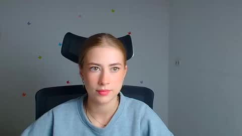 Emelie online show from September 25, 11:36 am