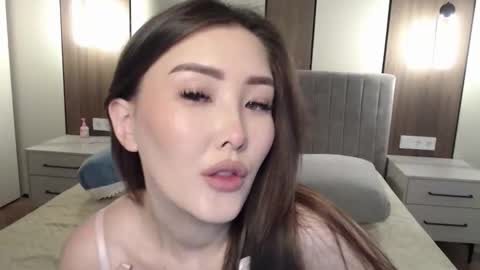 mysticsirenn online show from March 17, 7:23 am