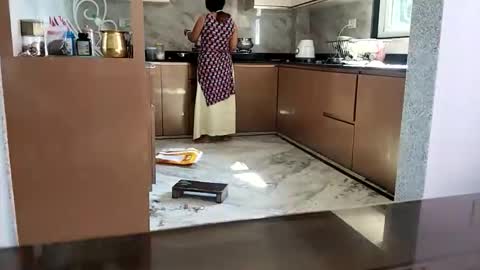 n298033 online show from November 4, 6:01 am