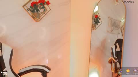 naamah_b online show from October 11, 2:15 pm