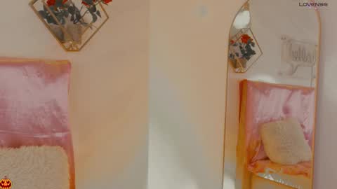 naamah_b online show from October 16, 2:18 pm