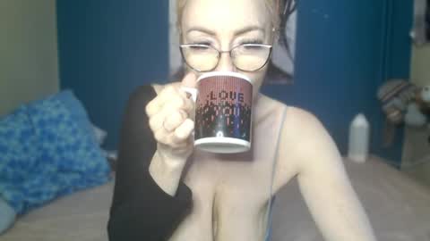 nadinnnea online show from March 30, 7:31 am