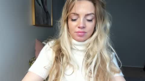 Nadyasoft online show from January 22, 8:06 pm