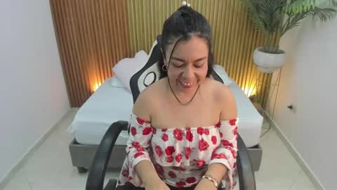 N A H I A online show from February 11, 11:54 am