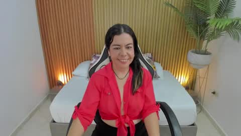 N A H I A online show from March 6, 3:02 pm