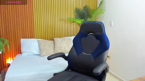 N A H I A online show from October 10, 12:26 pm