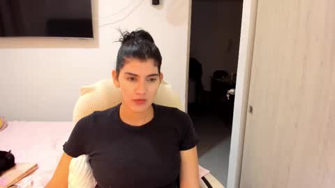 independent model online show from November 19, 10:43 pm