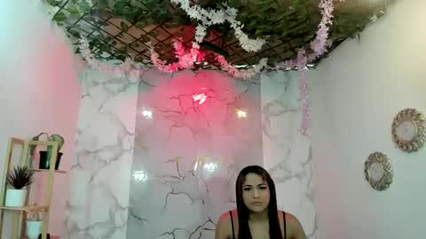 nahomi_hot2002 online show from May 1, 12:32 pm