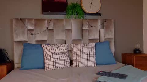  VICTORIA  online show from December 1, 7:30 pm