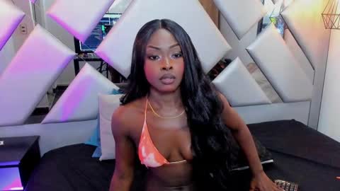 Snapshot of nahomii_hill chatting on February 24, 12:09 am Nahomi online show from February 24, 12:09 am