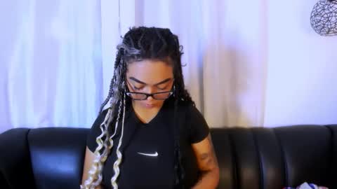 nahomy_hancook online show from December 19, 9:00 pm