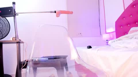 Nahomy Roberts online show from March 9, 8:07 am