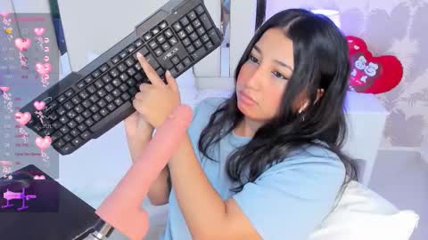 Nahomy Roberts online show from November 12, 12:38 pm