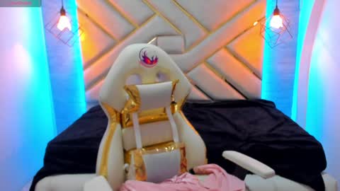    online show from February 1, 6:19 pm