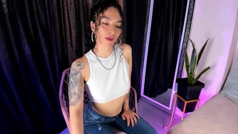 Snapshot of naia_xo chatting on October 21, 9:15 pm Ana online show from October 21, 9:15 pm