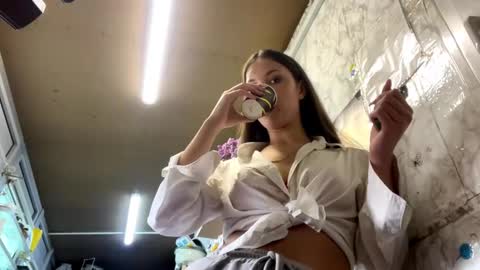 Snapshot of naidahuntzinger chatting on November 2, 6:49 am Asya online show from November 2, 6:49 am