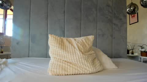 Snapshot of naila18 chatting on January 8, 9:42 am Naila online show from January 8, 9:42 am