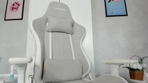 Snapshot of naila18 chatting on March 7, 10:24 am Naila online show from March 7, 10:24 am