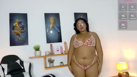 nairagold_ online show from February 1, 1:48 am