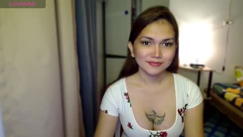 Snapshot of naisha143 chatting on October 16, 11:06 pm MARY MAE online show from October 16, 11:06 pm